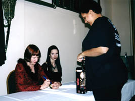 nell_ruthie2t.jpg (18612 bytes)