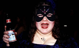 wazzup_sara1t.jpg (16287 bytes)